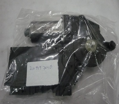 7L0959704B